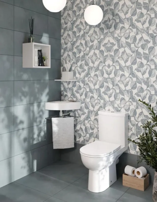 Toilettes avec WC au sol