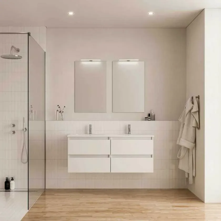 Salle de bains équipée d'un meuble double vasque
