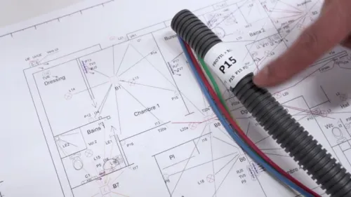 Pieuvre électrique déployée sur un chantier